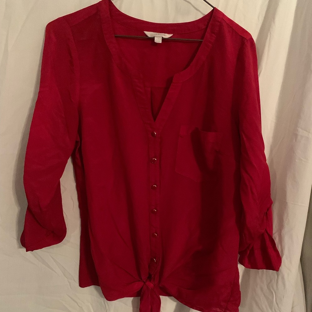 Women’s cute tie bottom red blouse.